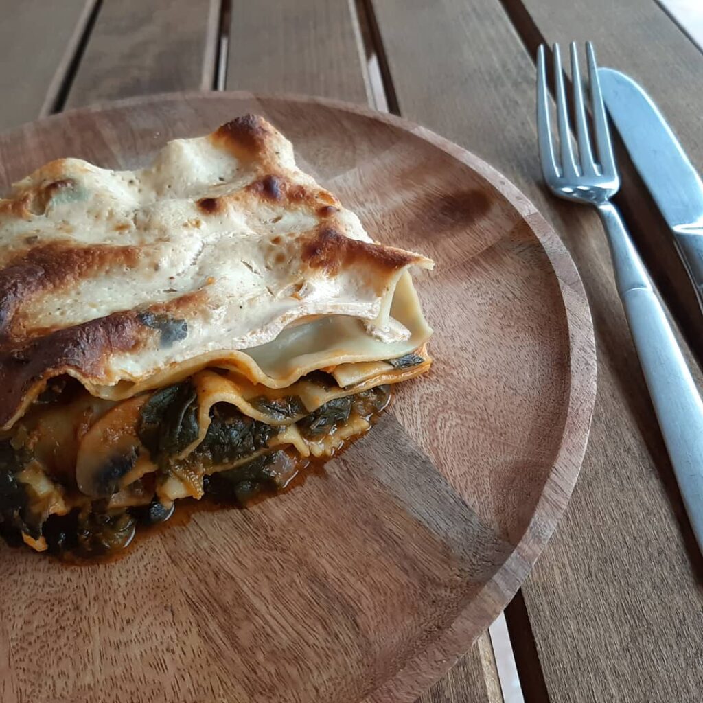 Λαζάνια με σπανάκι, ροζέ σάλτσα και μανιτάρια
