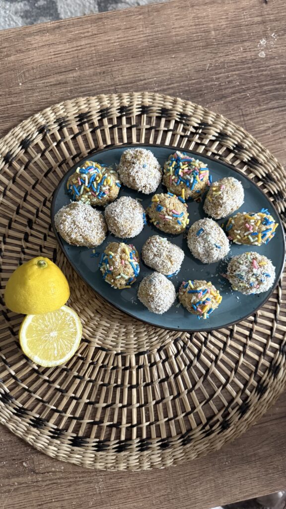 Bounty – Lemon energy bites